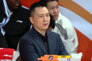 世俱杯-上海男篮30分大胜，弗格36分大爆发，邹阳空砍18分6篮板4抢断！
