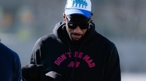 哈登随队出征！快船官方晒出球队登机照：出征东部✈️！